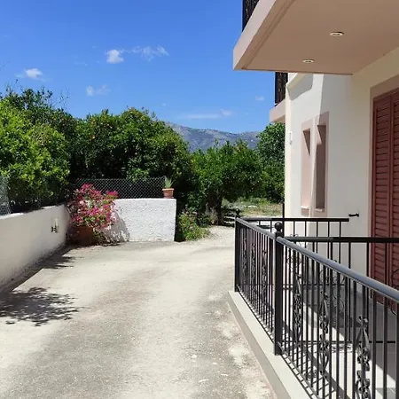 Fani's 3 * エピダウロス